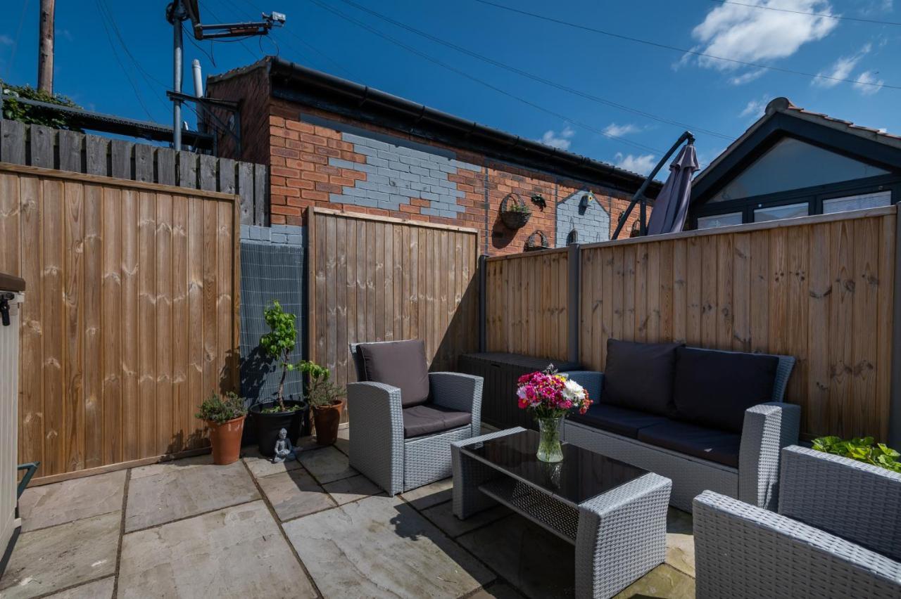 Modern Duplex Apt With 75 Inch Tv I Pass The Keys York Exterior foto