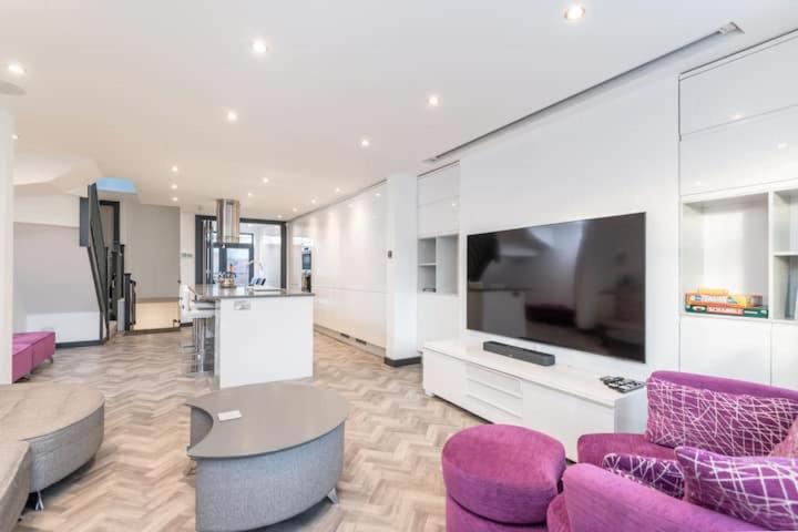 Modern Duplex Apt With 75 Inch Tv I Pass The Keys York Exterior foto